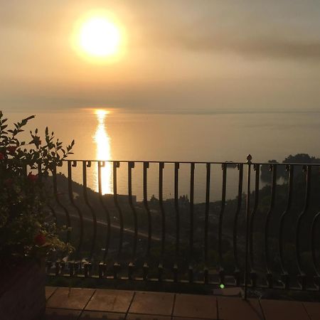 B&B La Terrazza Sul Mare Taormina Buitenkant foto