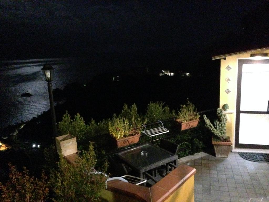 B&B La Terrazza Sul Mare Taormina Buitenkant foto