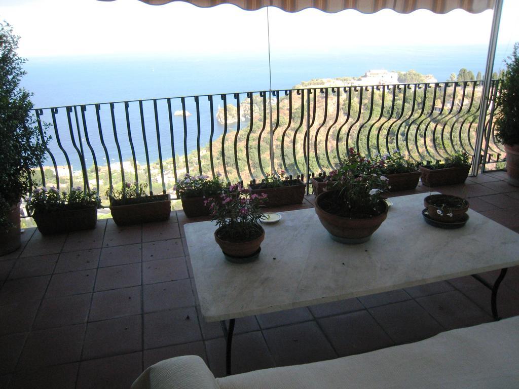 B&B La Terrazza Sul Mare Taormina Kamer foto