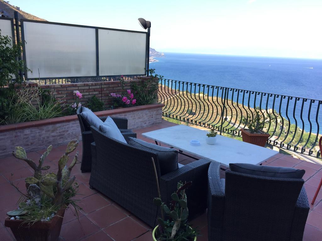 B&B La Terrazza Sul Mare Taormina Buitenkant foto