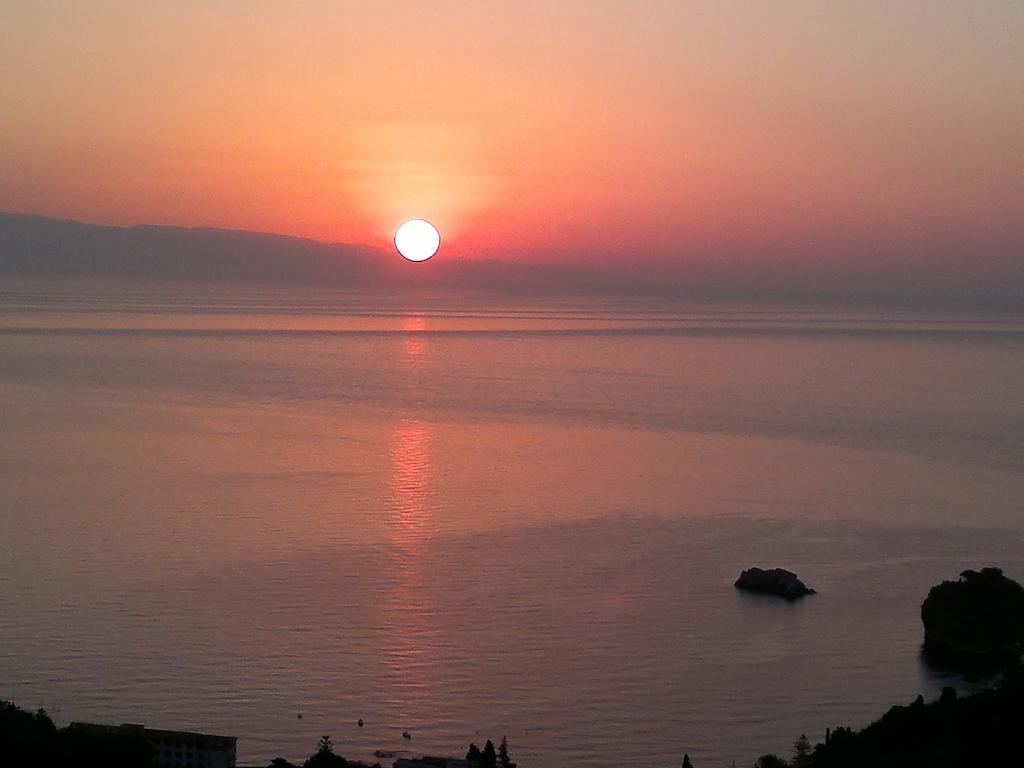 B&B La Terrazza Sul Mare Taormina Buitenkant foto
