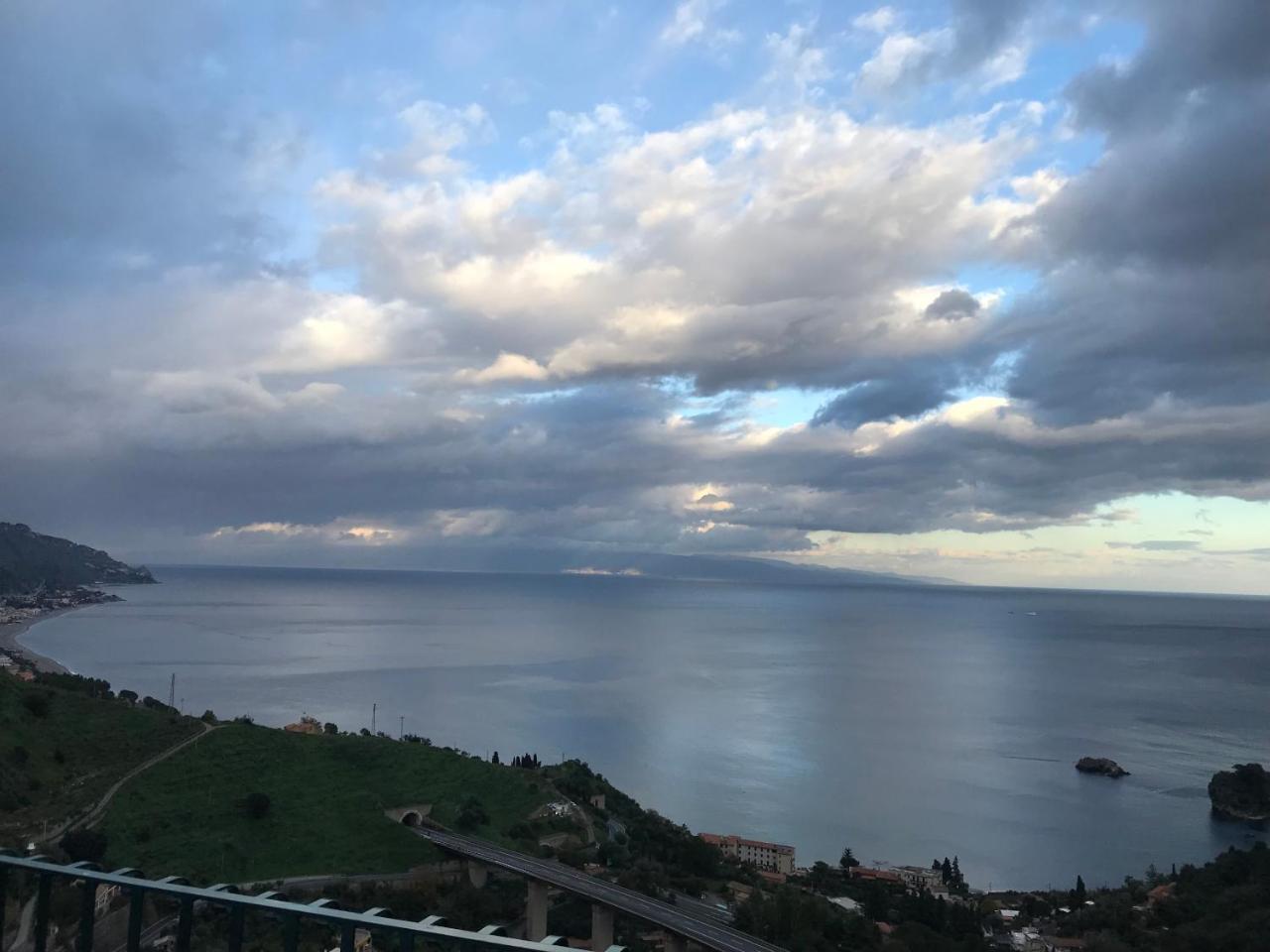 B&B La Terrazza Sul Mare Taormina Buitenkant foto
