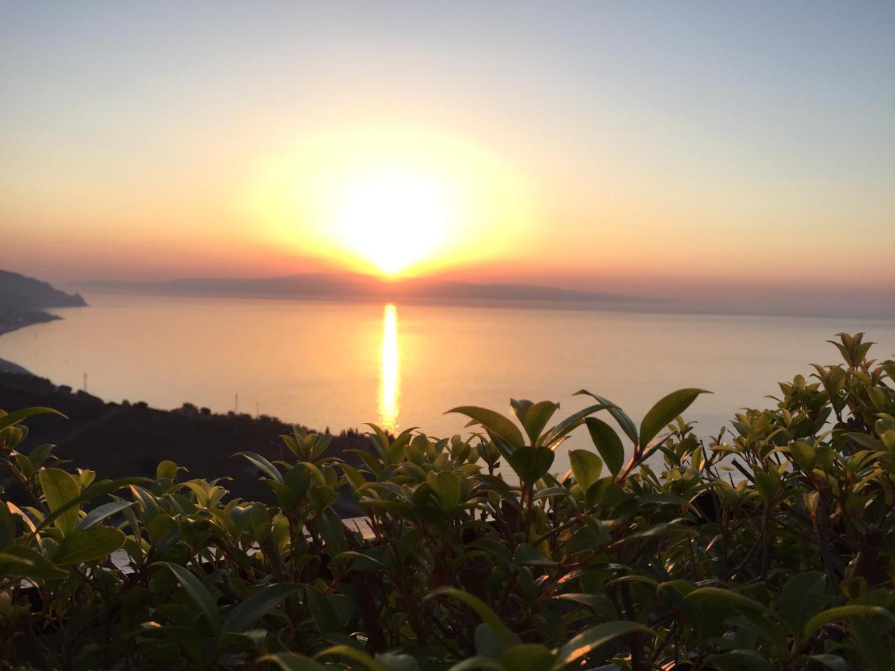 B&B La Terrazza Sul Mare Taormina Buitenkant foto